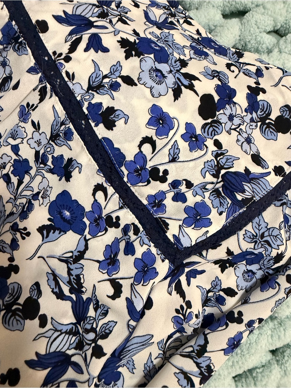 Talbots Blue and Cream Lace Embroidered Trim Floral Blouse Sz Large - Picture 17 of 17
